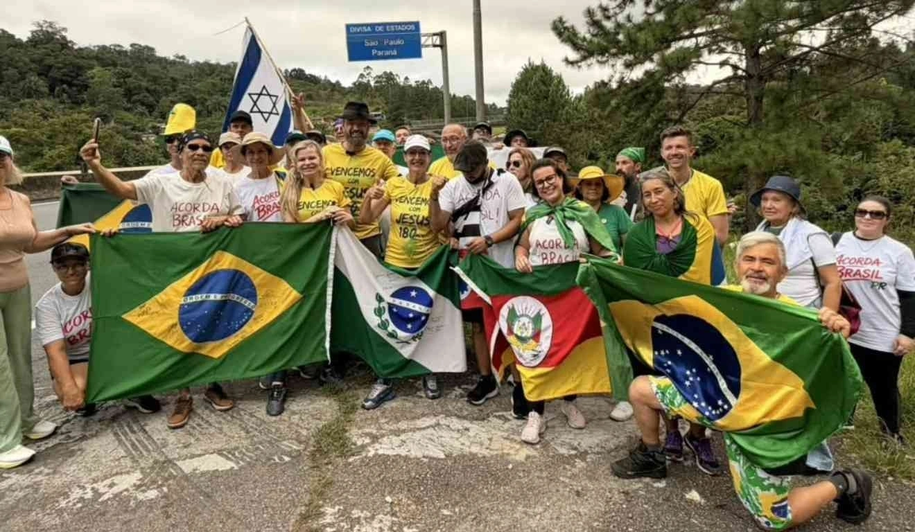 Caminhada 'Acorda Brasil PR' chega ao fim e Graeml dedica a "generais que estão presos"