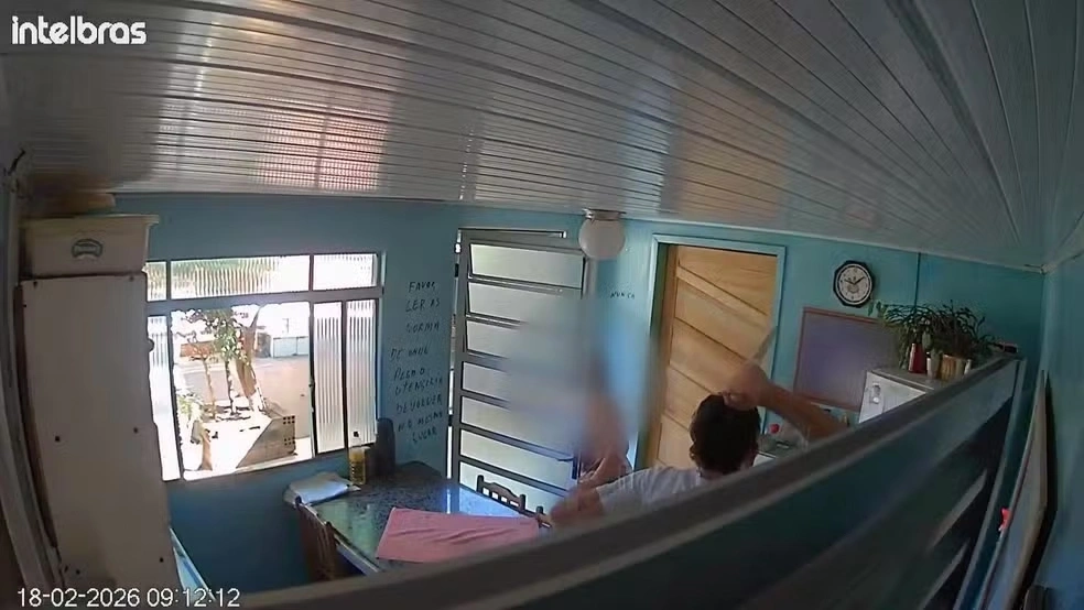 Homem corre com faca atrás de dona de pensão após ela acordá-lo no Paraná