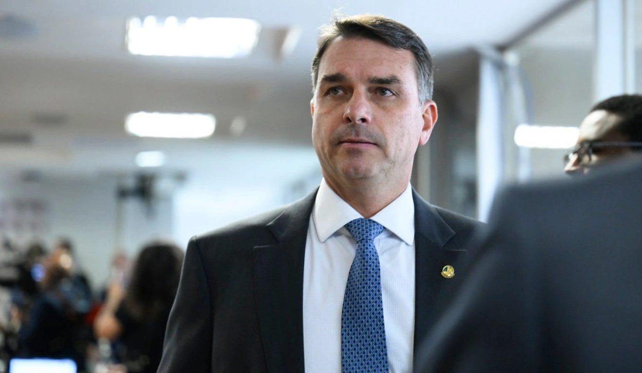 Flávio Bolsonaro propõe mandato de 5 anos e fim da reeleição