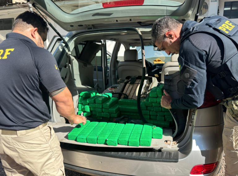 PRF apreende SUV "recheado" de maconha no Oeste do Paraná