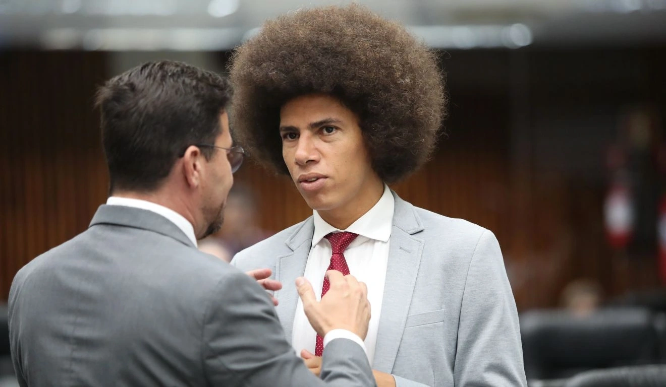 Conselho de Ética da Alep acolhe denúncia e marca depoimento de Renato Freitas por briga de rua