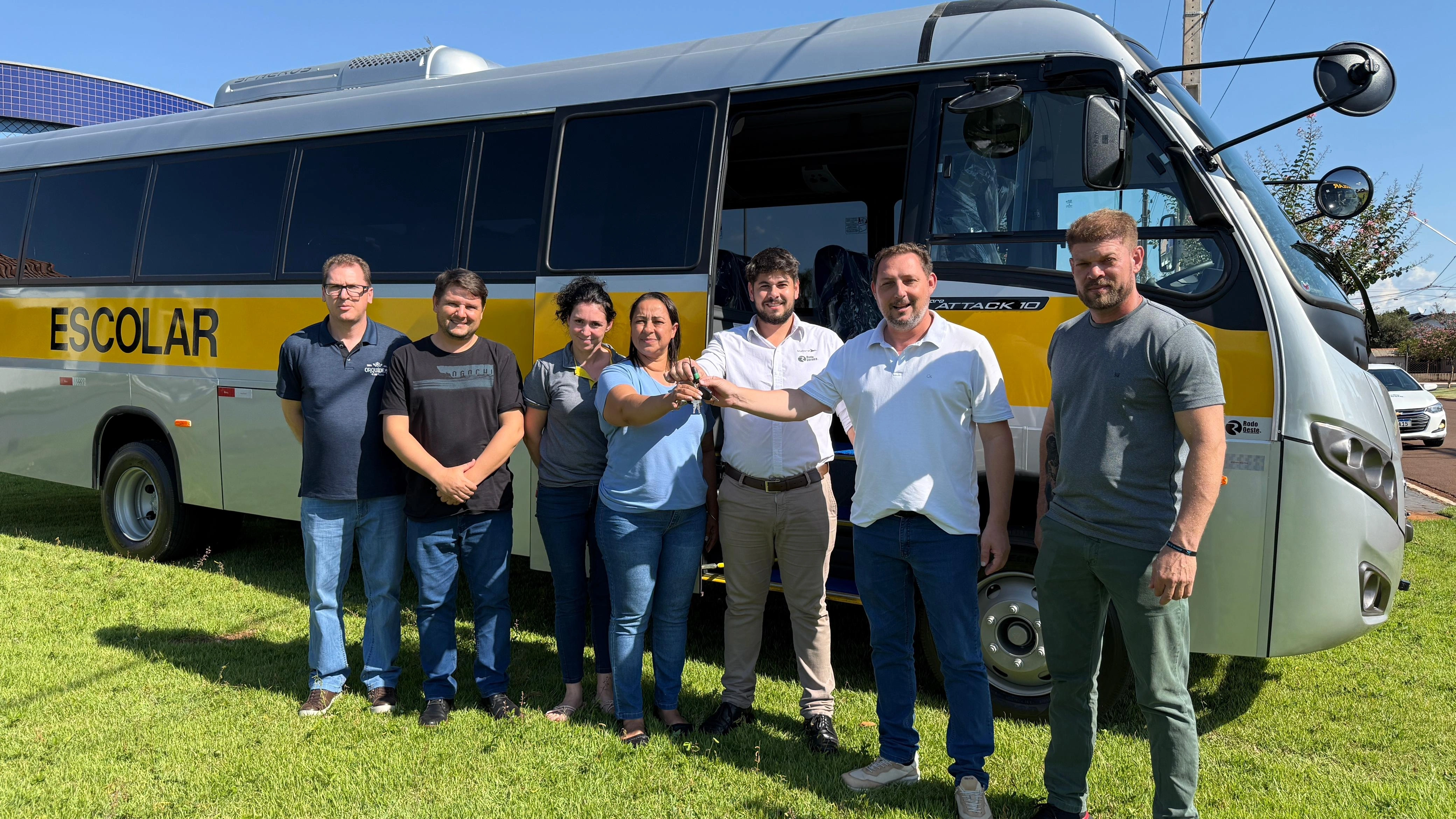 Maripá entrega novo ônibus escolar e reforça compromisso com a educação