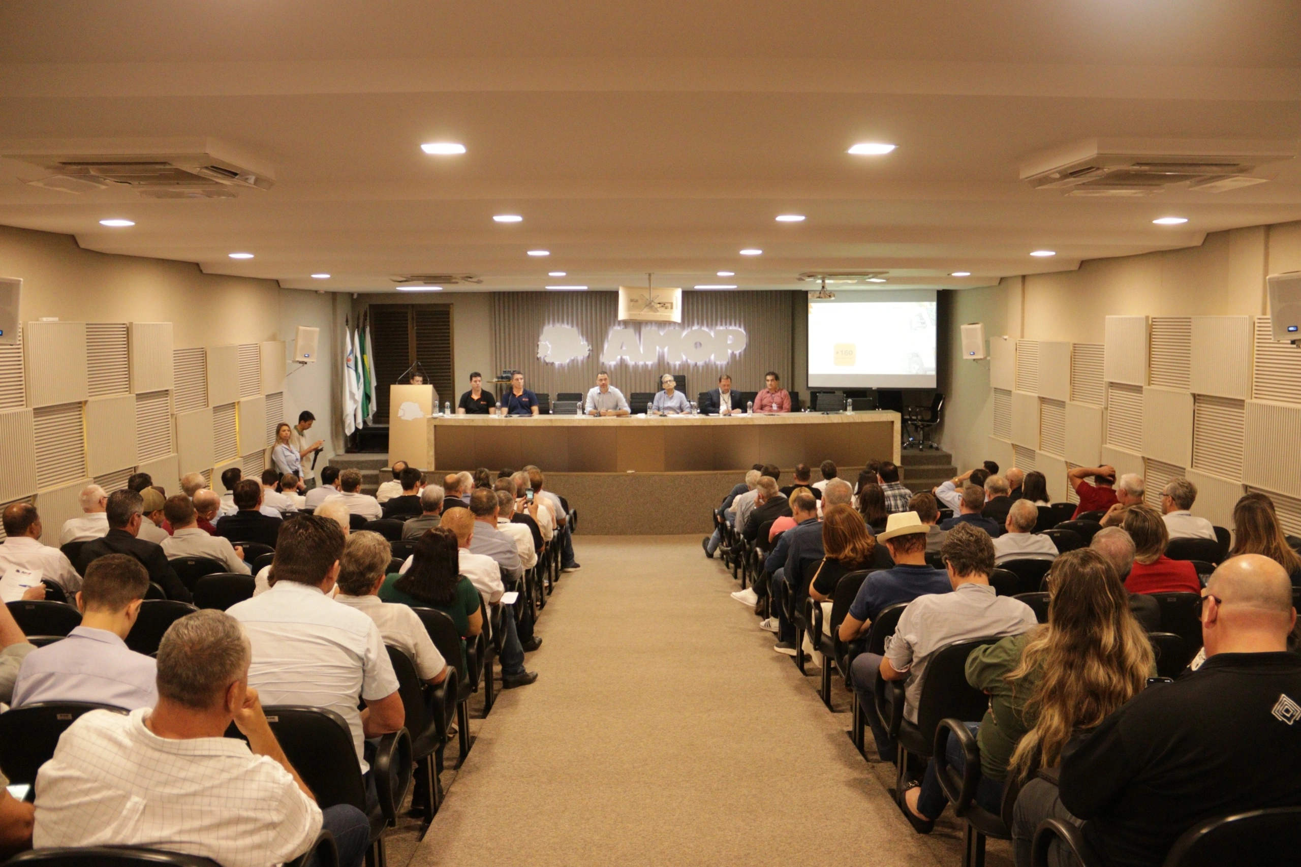 Presidente da Amop reúne prefeitos e Copel para discutir crise no fornecimento de energia no Oeste do Paraná