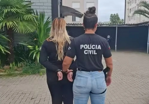 Mulher é presa após polícia encontrar cocaína em urina da filha de 3 anos no RS