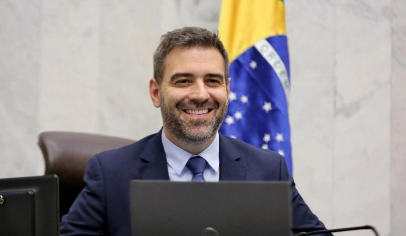 Denian Couto se filia ao PL "Meu partido anterior foi vendido"