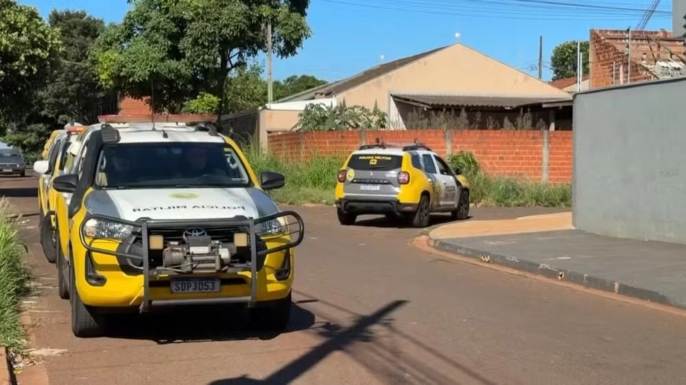 Criança de 9 anos é baleada acidentalmente pela própria avó durante briga entre a mulher e o companheiro no PR, diz polícia