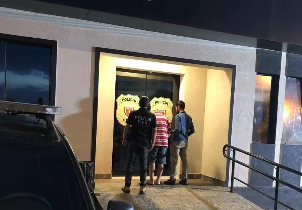 Motorista de transporte escolar é preso suspeito de tocar partes íntimas de crianças e adolescentes, no Paraná