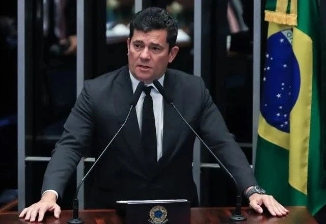 Moro levanta dúvida e diz que Lula foi eleito "entre aspas"