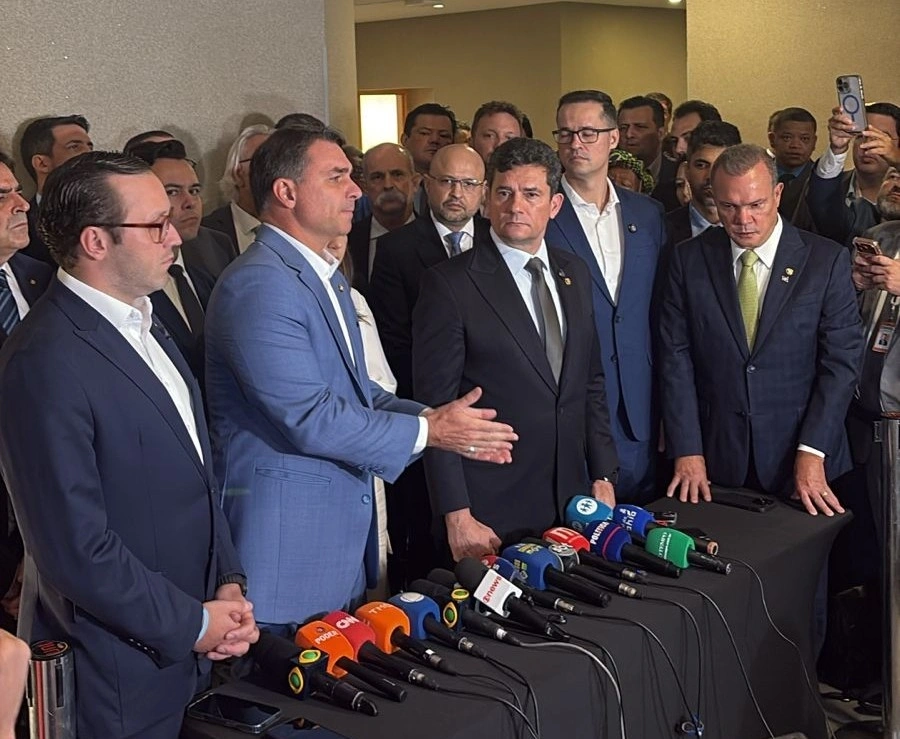 Sergio e Rosangela Moro se filiam ao PL em Brasília com Flávio Bolsonaro e lideranças