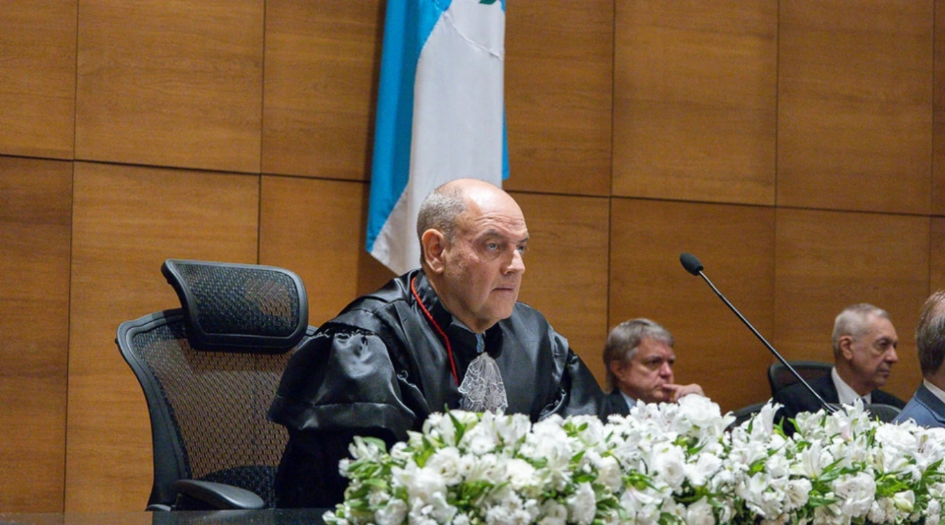 Sem Castro e vice, desembargador assume cargo de governador do Rio