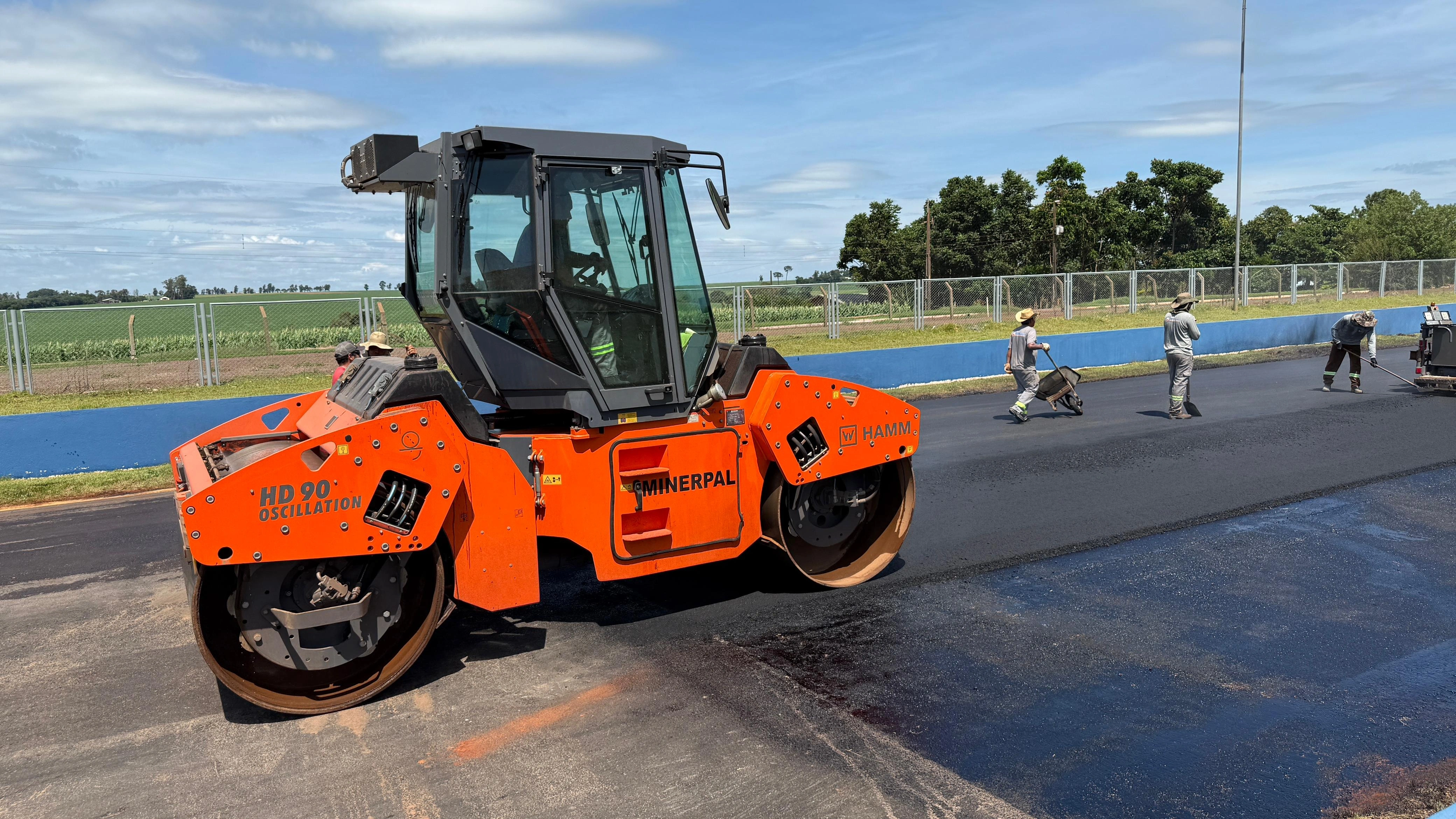 Maripá realiza ajustes finais na pista do Tratoródromo visando segurança no Arrancadão de Tratores