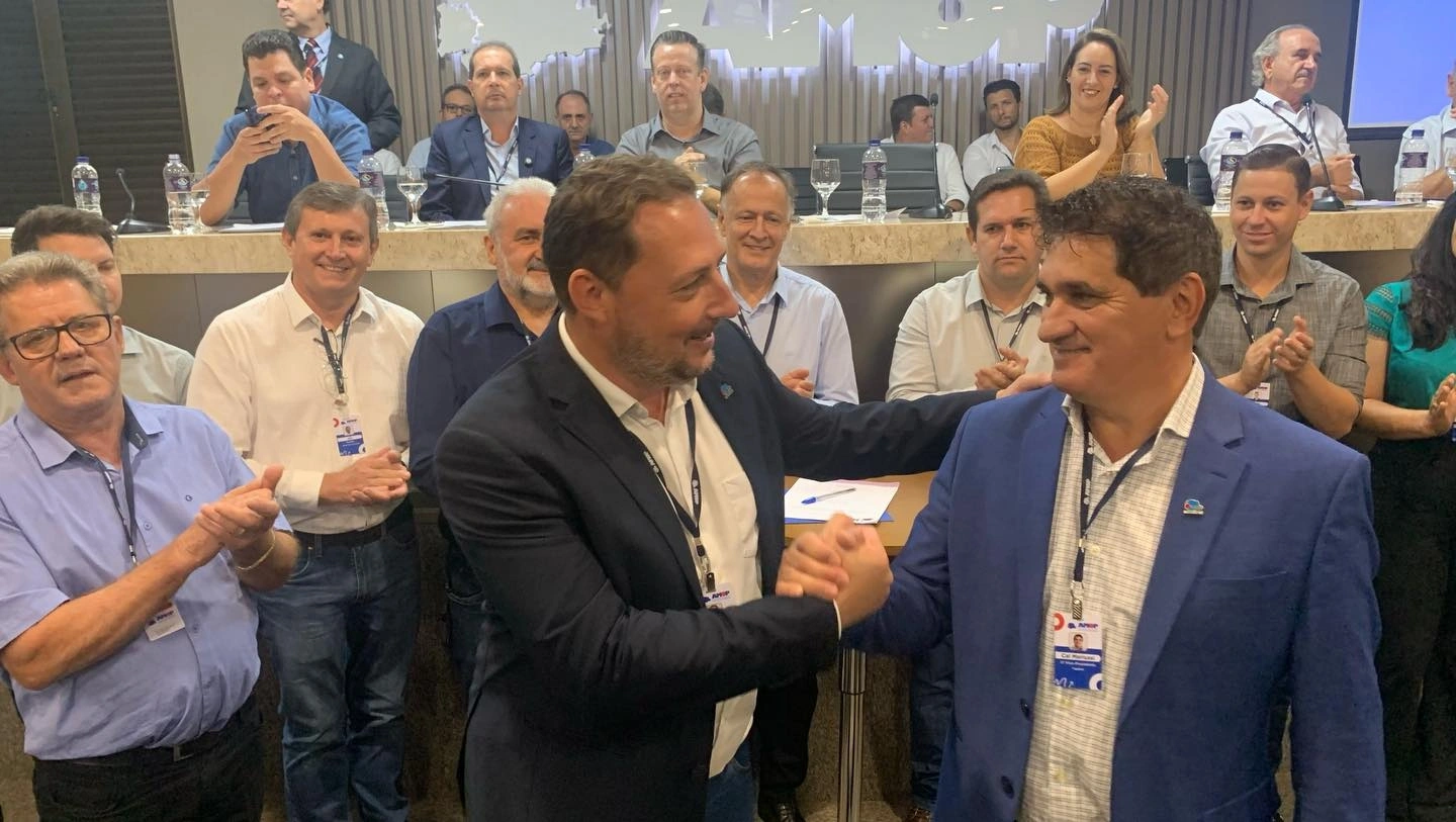 Prefeito de Tupãssi, Cal Mariussi, é eleito presidente da AMOP pela terceira vez